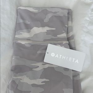 Athleta elation camo legging size M NWOT